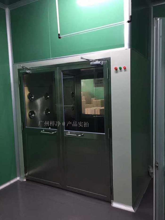 風淋室（又名空氣浴塵室、風淋房、風淋門、空氣吹淋室、AIR SHOWER，風淋設備，風淋機之類）