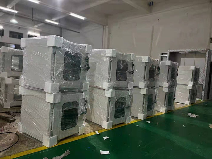 凈化車間傳遞窗成為不可或缺的設(shè)備。