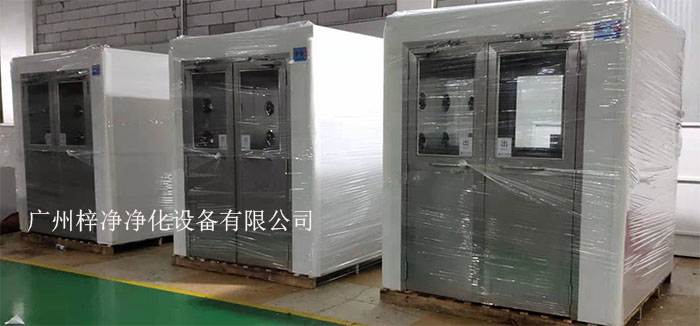 在潔凈室領(lǐng)域，風(fēng)淋室作為一種關(guān)鍵的空氣凈化設(shè)備