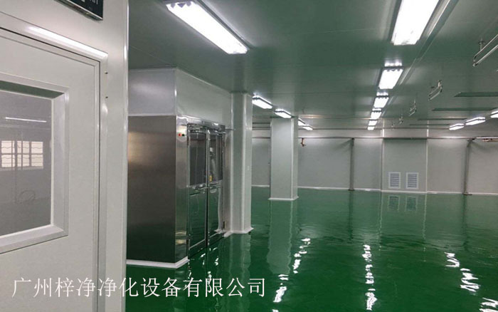 風淋室安裝在潔凈室入口是確保潔凈室、提高工作效率和保障人員安全的重要措施。